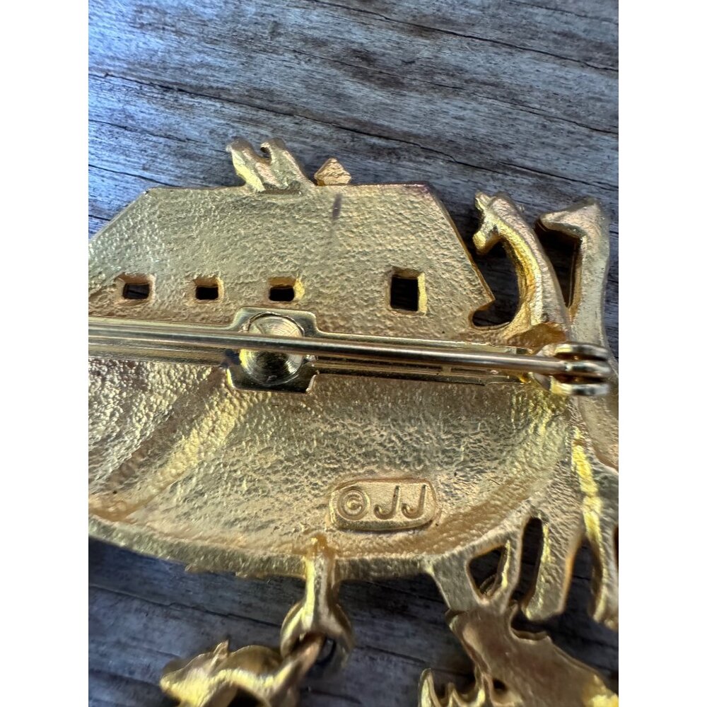 Vintage JJ Noahs Ark Gold-Tone Brooch With Animal Charms - Picture 4 of 6